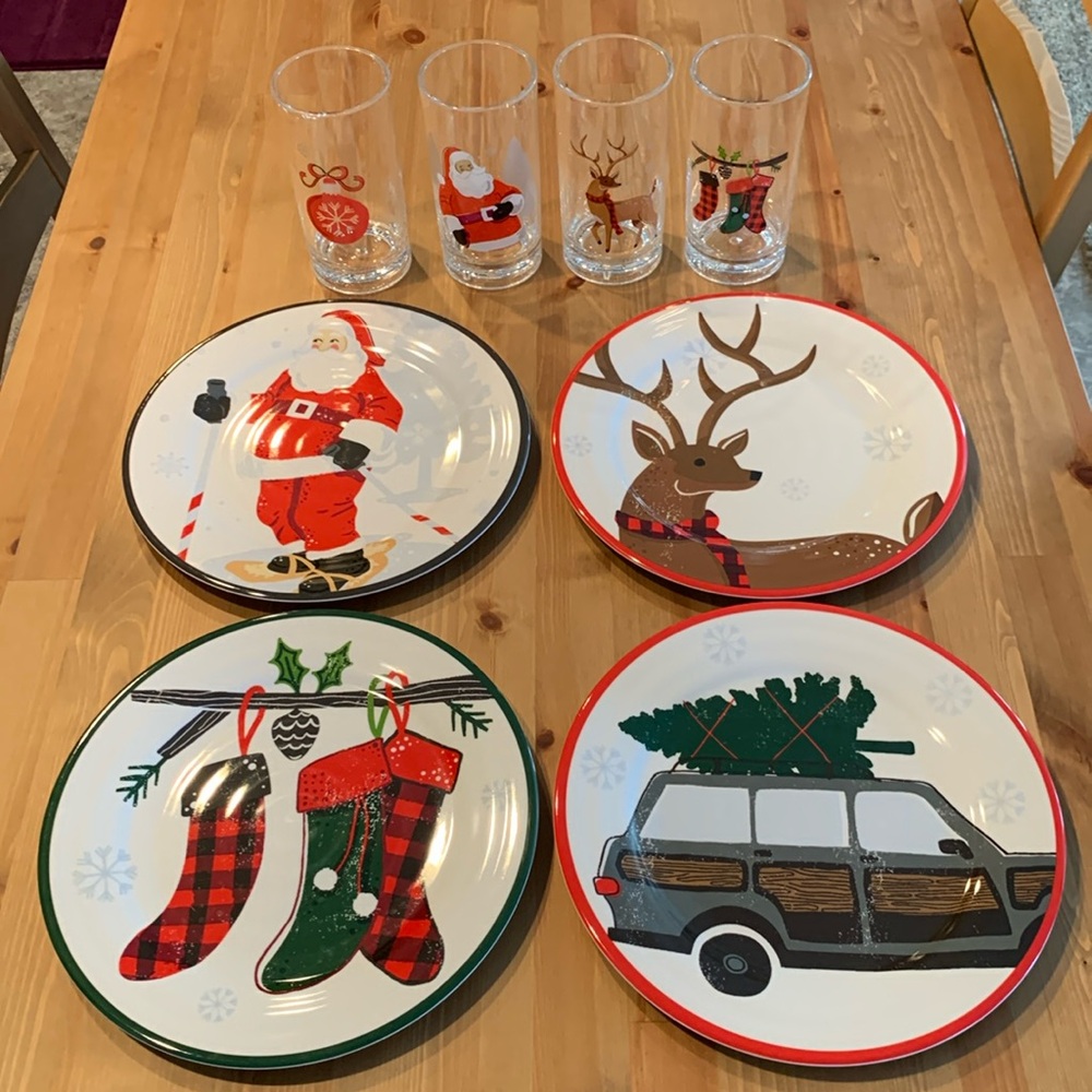 Set of 4 Christmas Plates and 4 Christmas Cups
